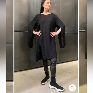 Alistair Trung - Algeria Black open sleeve top